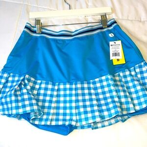 NWT- 11 by Venus Williams tennis scourt. Large